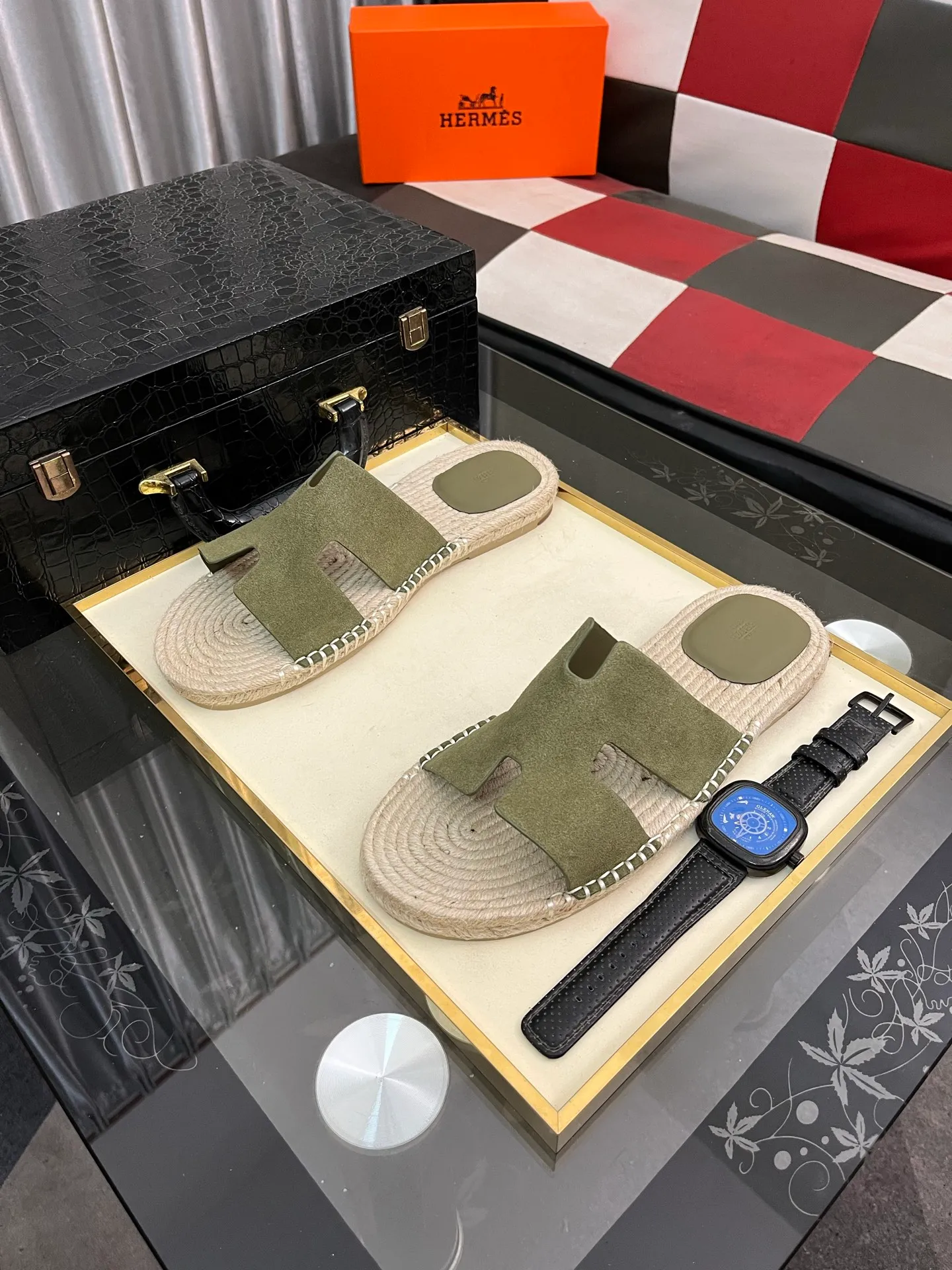 Men's shoes 💰320⌚️⌚️《HERMES》Hermès 💁♂️Men's casual slippers, quality comparison at counters🧚🏿♂️ The first layer of the upper is imported high mercerized matte, purely hand-drawn, raw rubber breathable and non-slip outsole, the lining is breathable and comfortable lambskin, the density is 100% comfortable, the original rubber outsole is wear-resistant and has a code number of 38-44. Can be customized 45-46-47